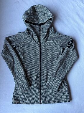 Bench ~ Full Zip Hoodie ~ Women’s Size Small ~ Black White Chevron